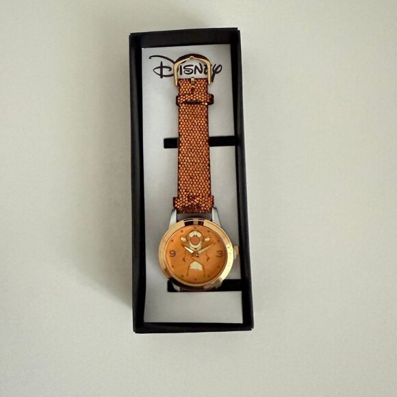 NWT - Disney Winnie The Pooh Adult Casual Sport Analog Quartz Watch - Picture 3 of 16